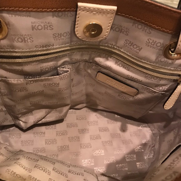 Michael Kors tote - Picture 4 of 8